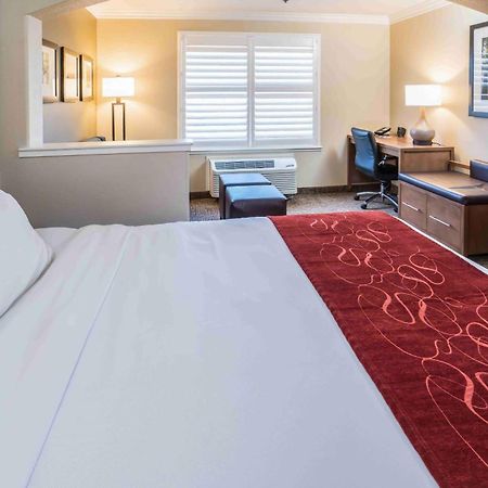 Comfort Suites Fresno River Park Ngoại thất bức ảnh