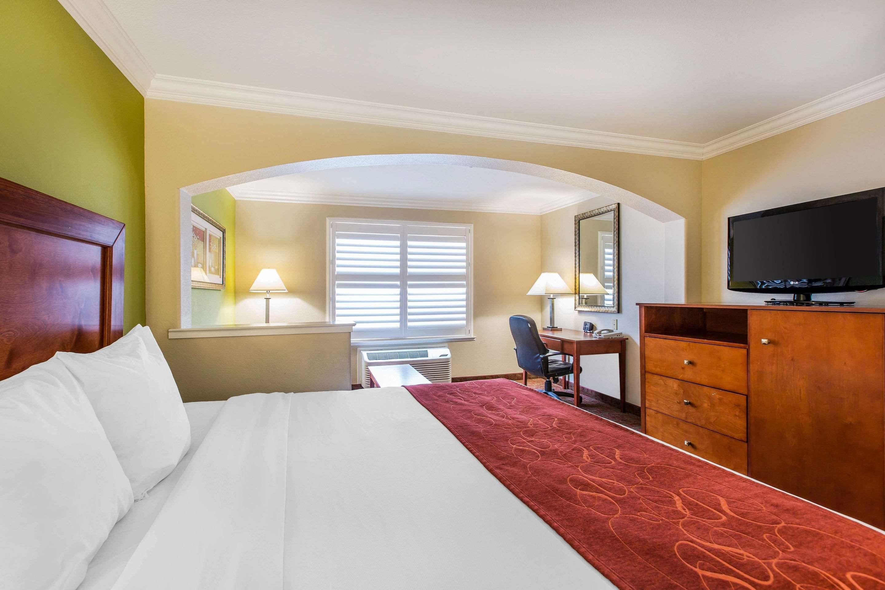 Comfort Suites Fresno River Park Ngoại thất bức ảnh