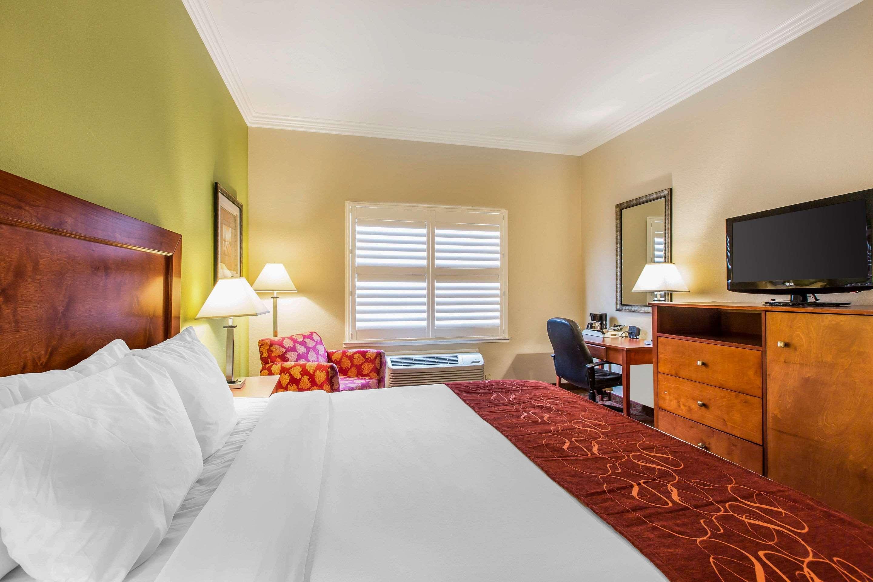 Comfort Suites Fresno River Park Ngoại thất bức ảnh